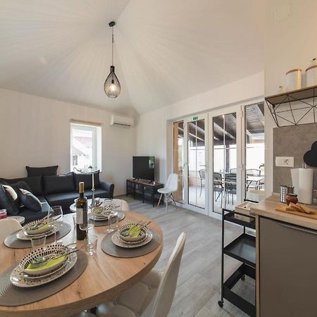Apartment Fiora Kaštela Екстериор снимка
