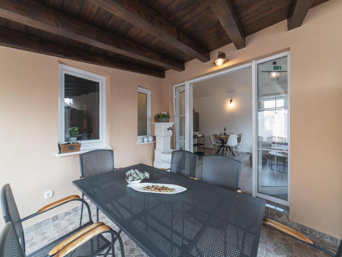 Apartment Fiora Kaštela Екстериор снимка