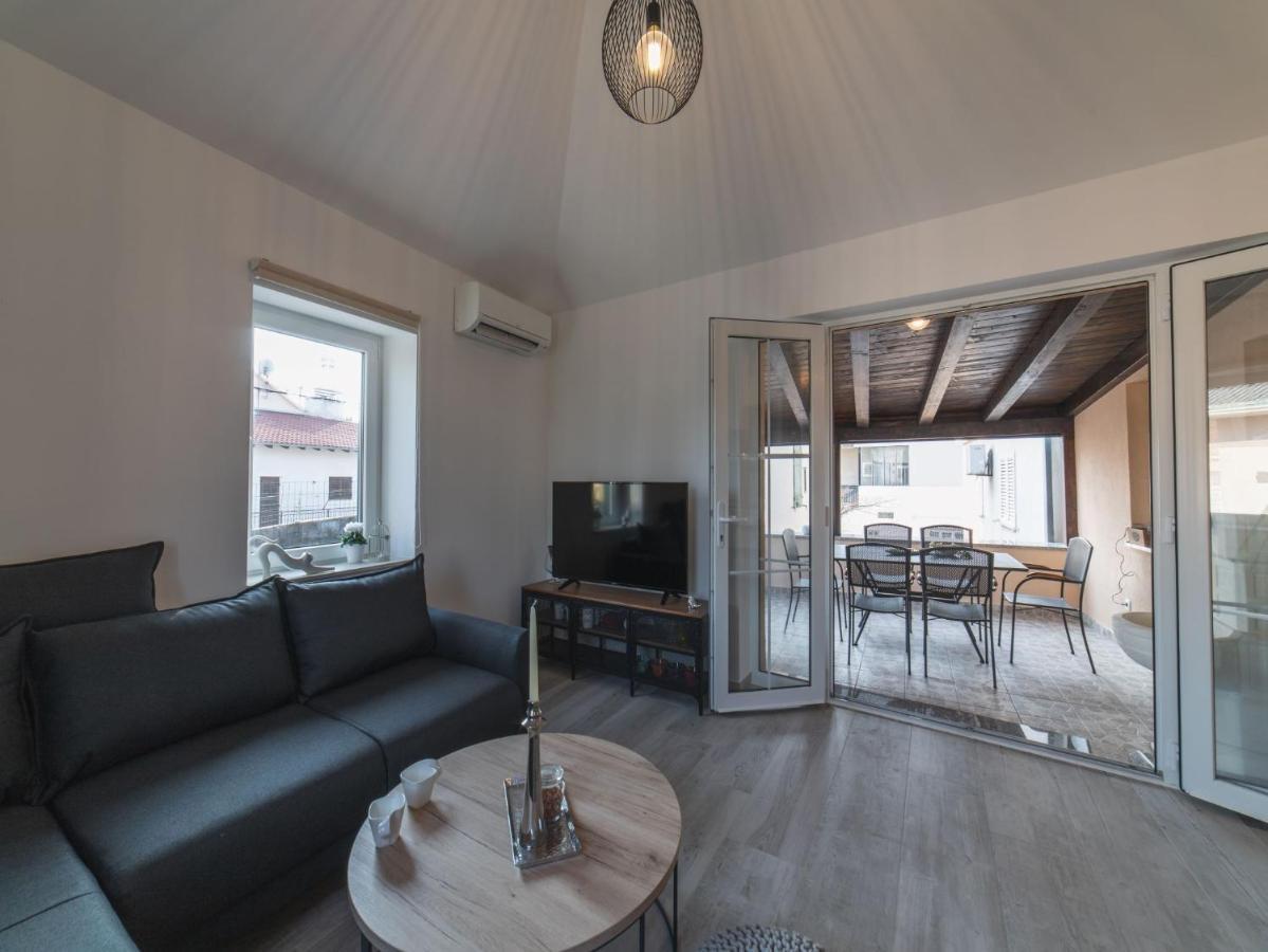 Apartment Fiora Kaštela Екстериор снимка