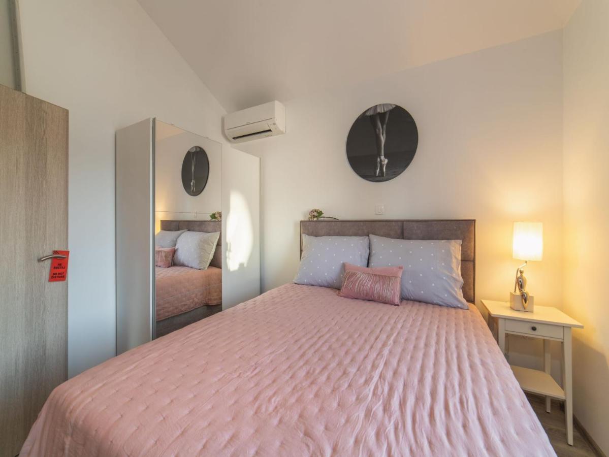Apartment Fiora Kaštela Екстериор снимка