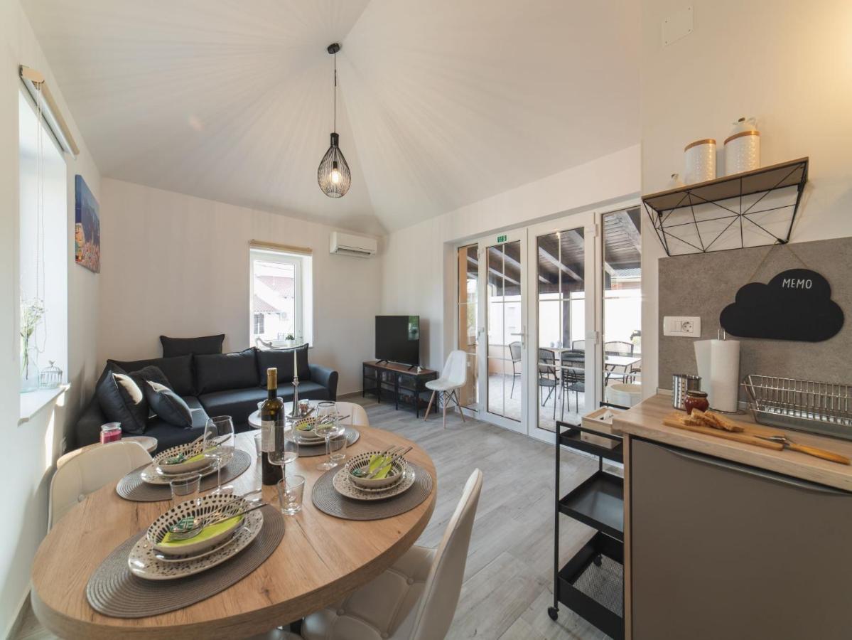 Apartment Fiora Kaštela Екстериор снимка
