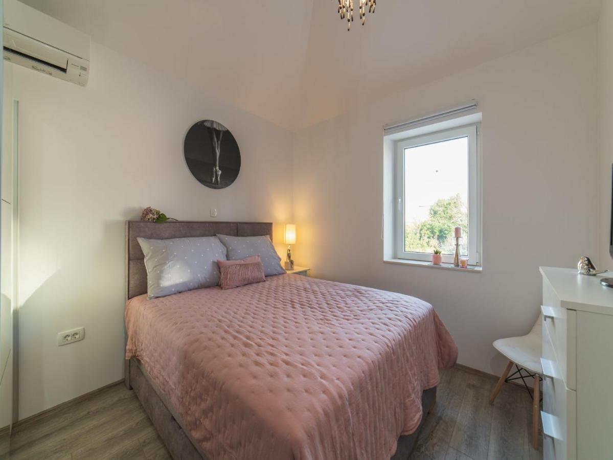 Apartment Fiora Kaštela Екстериор снимка