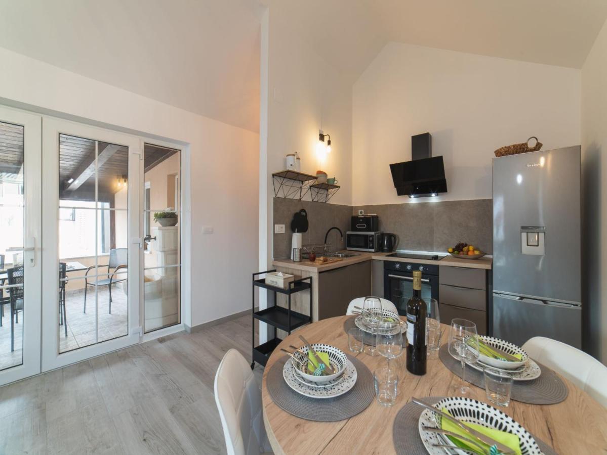 Apartment Fiora Kaštela Екстериор снимка