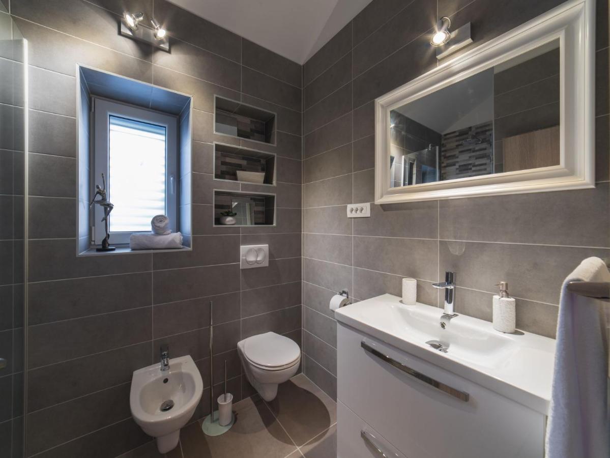 Apartment Fiora Kaštela Екстериор снимка