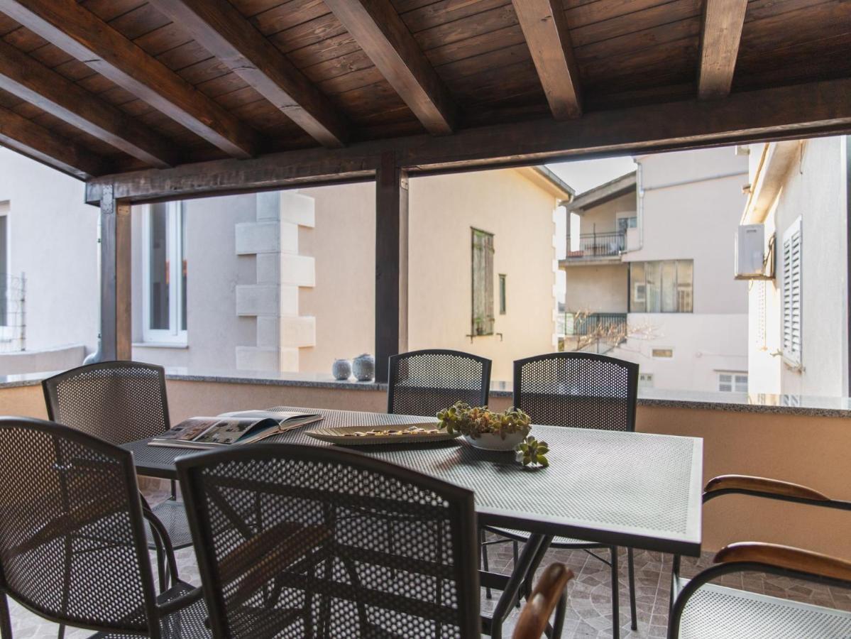 Apartment Fiora Kaštela Екстериор снимка