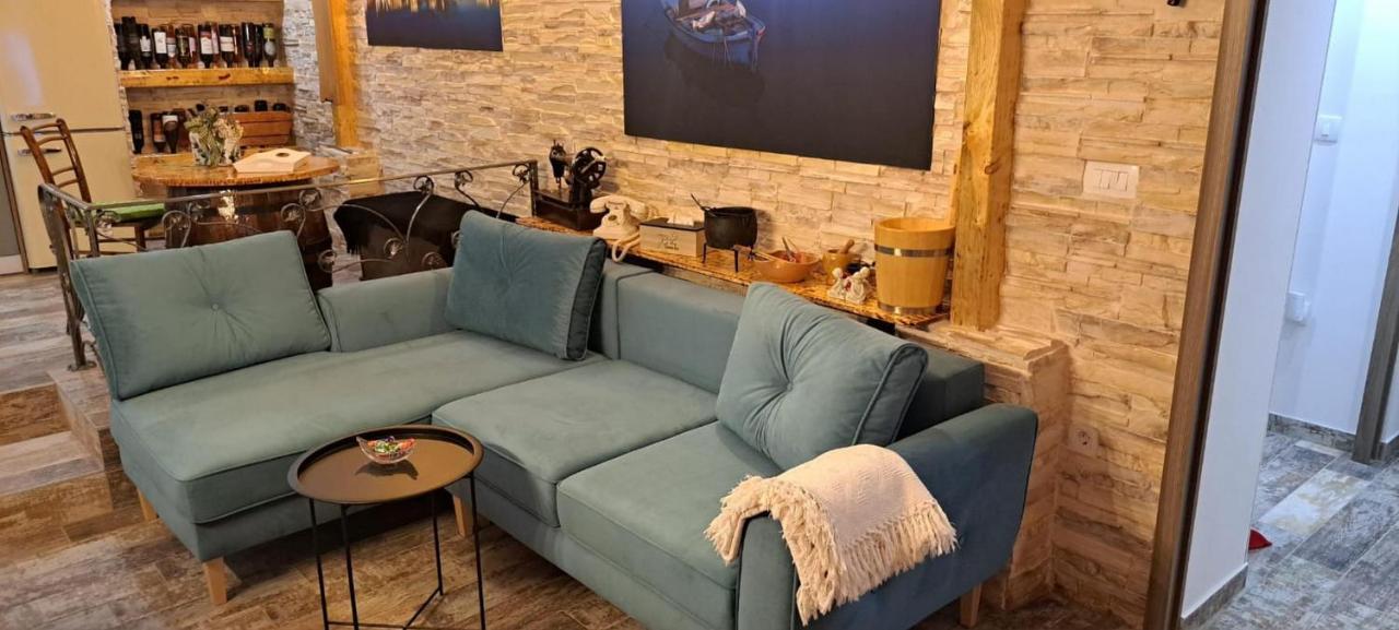 Apartment Fiora Kaštela Екстериор снимка