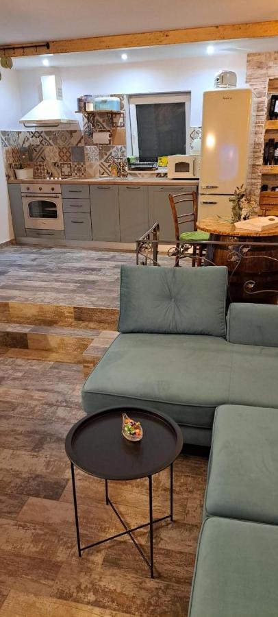Apartment Fiora Kaštela Екстериор снимка